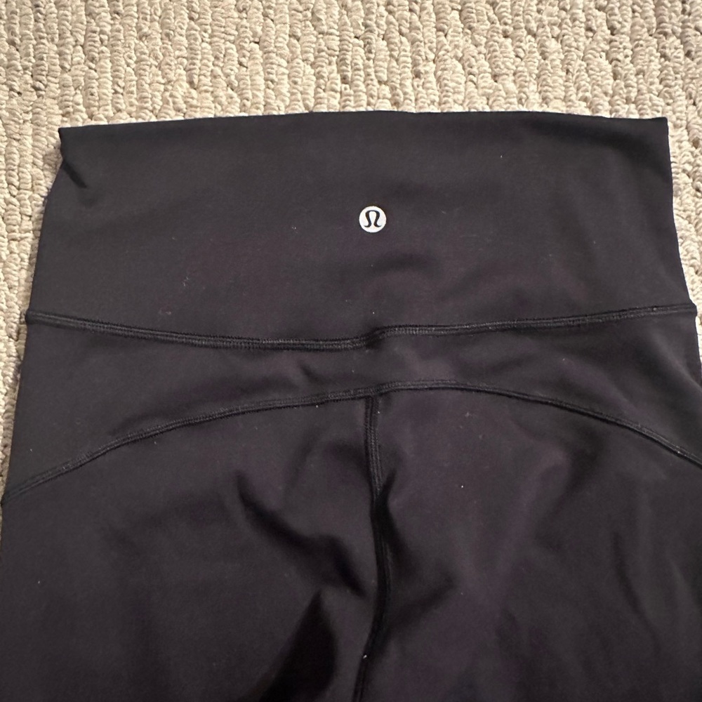 Lululemon Black High-Waisted Leggings crop inseam 23